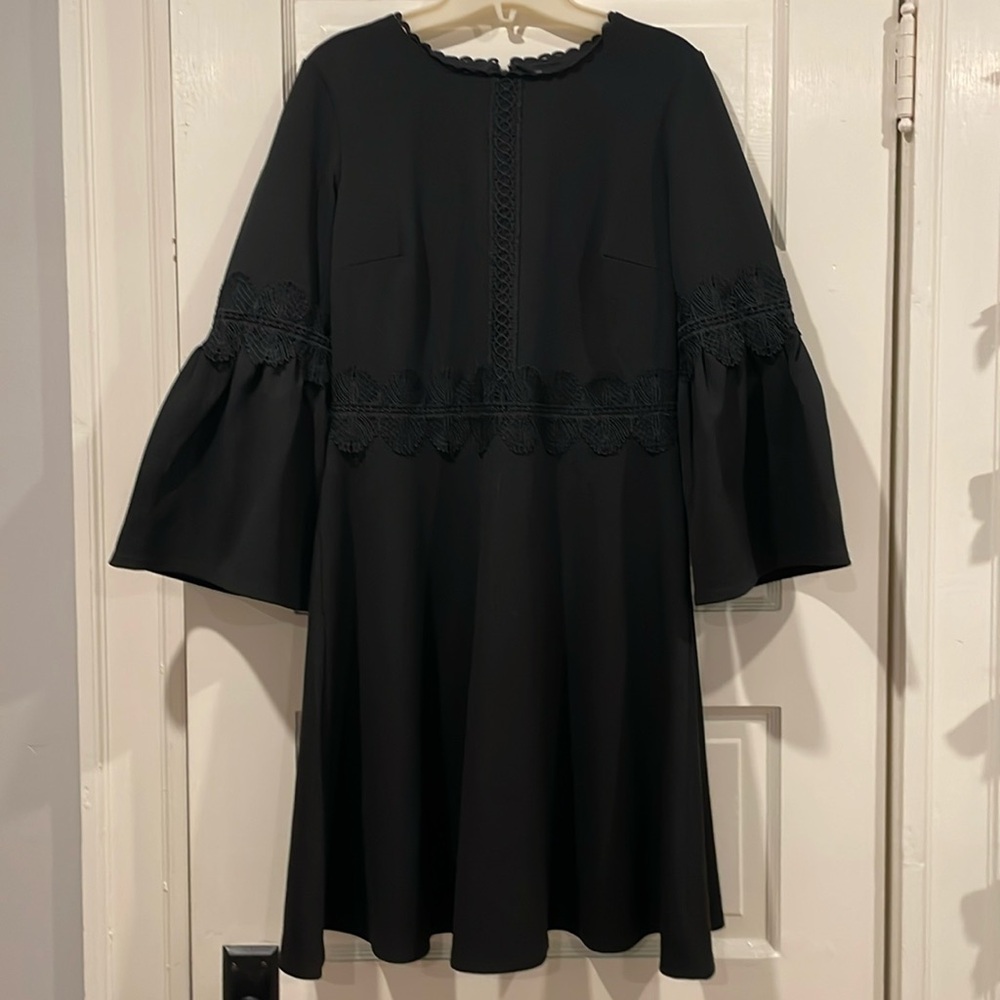 BANANA REPUBLIC BLACK BELL SLEEVE EMBROIDERED LACE ACCENT MIDI DRESS